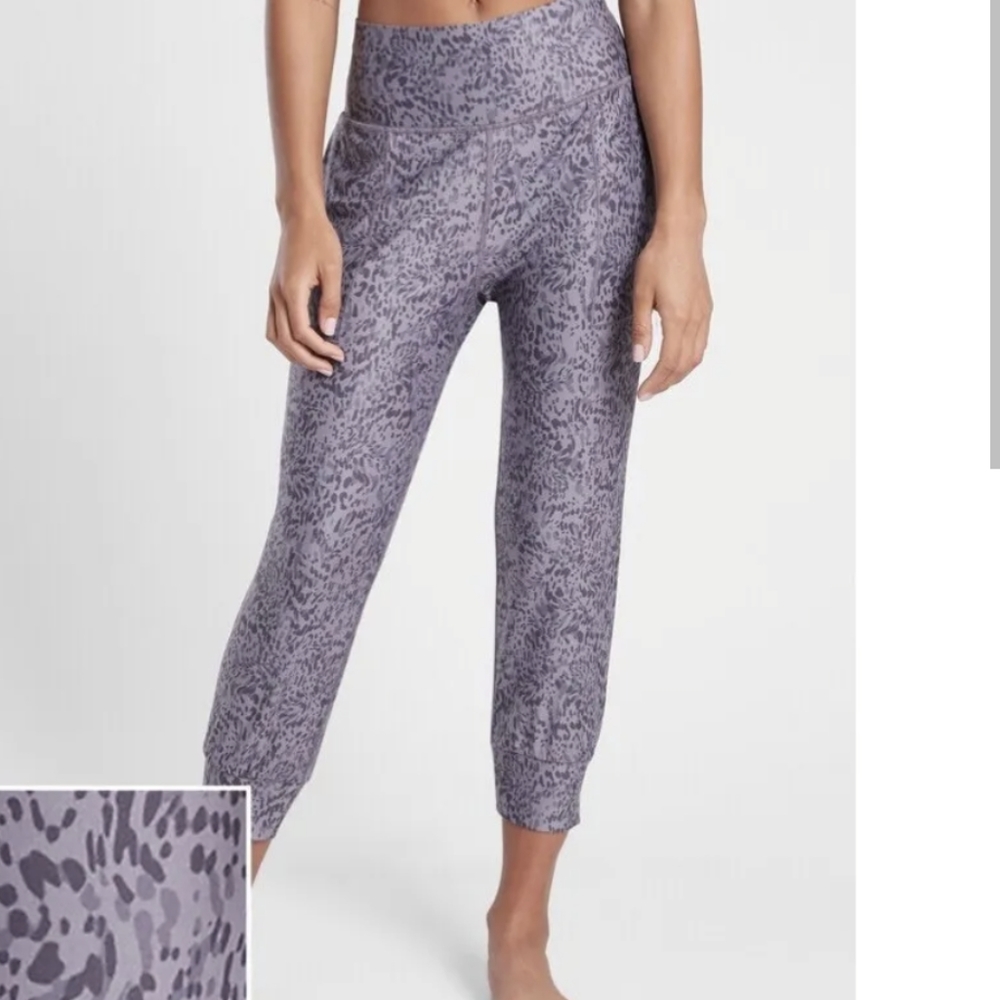 ATHLETA Salutation Crop Jogger- Size Small- Lavendar Leopard Print